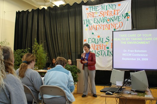 Toxicologist and Evergreen faculty member Dr. Frances Solomon teaches inmates at the Washington Corrections Center for Women during the prison's annual health conference. Photo: Jeff Muse.