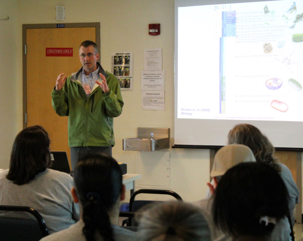 Kevin Francis, MES Director at the Evergreen State College lecturing at Washington Corrections Center for Women.